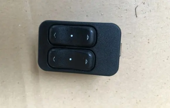 Opel Zafira A Electric window control switch 90561088