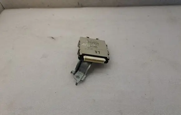 Toyota Avensis T270 Light module LCM 0319001200 8994020010