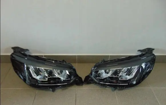 Peugeot 208 Headlight/headlamp 90200108 90200109