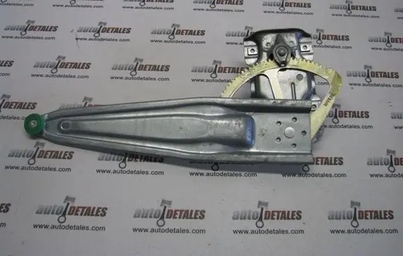 Rear door manual window regulator