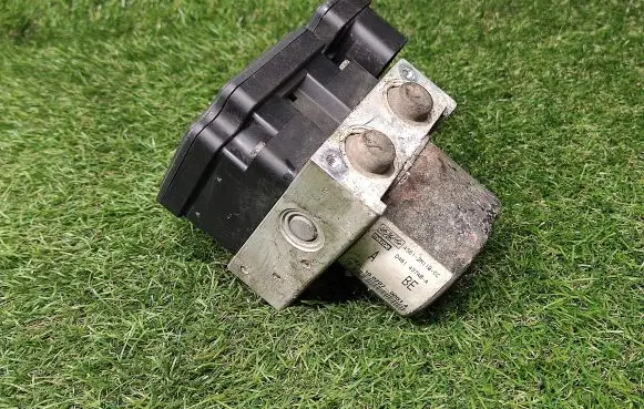 Ford Fiesta ABS Pump 4S612M110CC