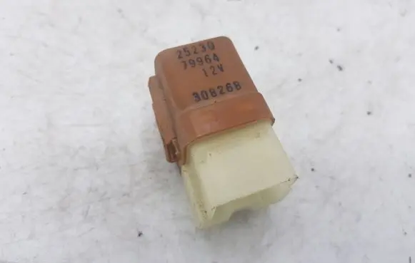 Nissan X-Trail T30 Other relay 2523079964 30826B