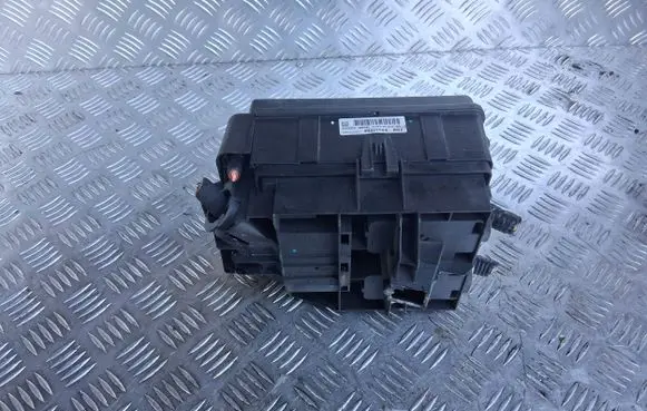 Chevrolet Trax Relay mounting block 95327584