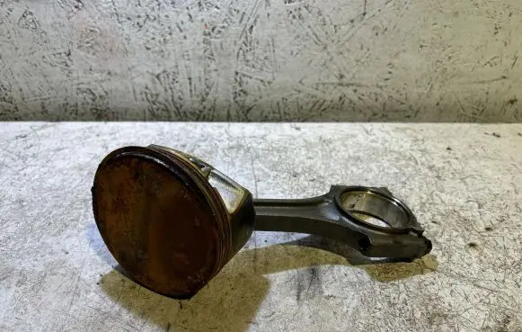 Dodge Challenger Piston with connecting rod
