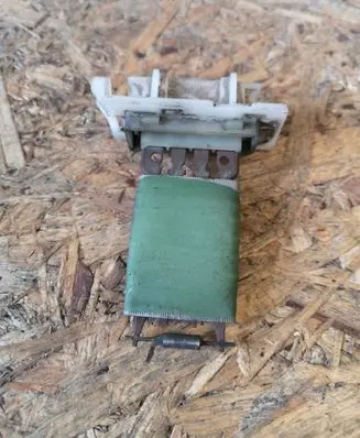 Heater blower motor/fan resistor
