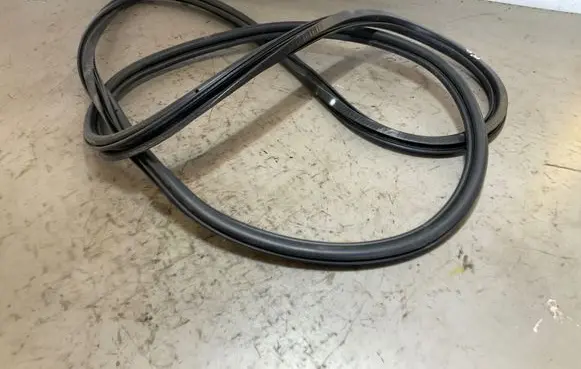 Audi Q7 4L Front door rubber seal 