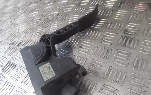 Mercedes-Benz Vito Viano W638 Accelerator pedal position sensor 9013000404