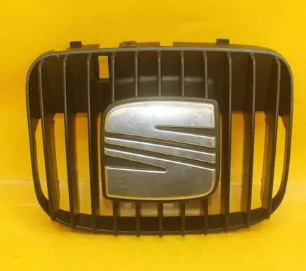 Seat Toledo II (1M) Front grill 1M0853651F 6K0853679A