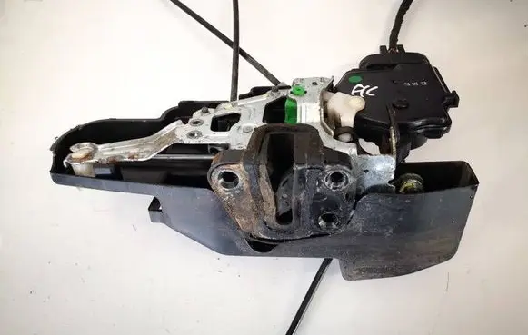 KIA Carens II Front door lock