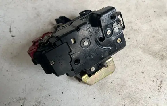 Audi A4 S4 B6 8E 8H Front door lock 4B2837015C 8E2837015C