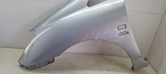 Toyota Corolla Verso E121 Fender