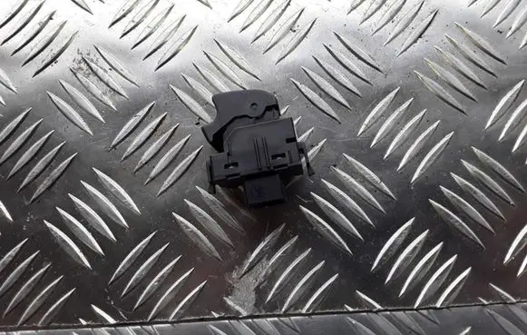 Toyota Corolla Verso AR10 Electric window control switch 848100F010