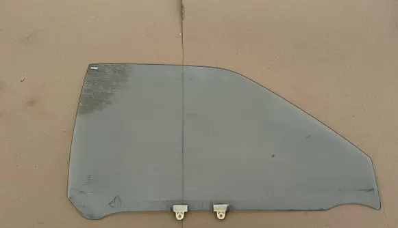 Nissan Terrano Front door window glass four-door 8030001G00