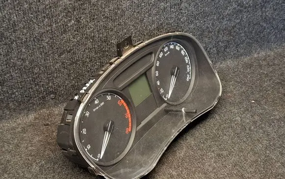 Skoda Roomster (5J) Speedometer (instrument cluster) 5J0920800B