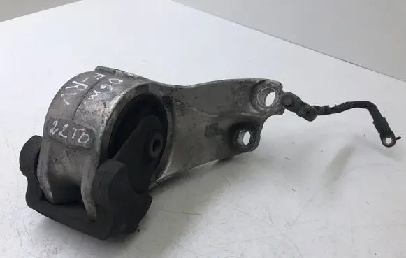 Honda FR-V Engine mount bracket