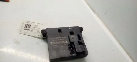Mercedes-Benz CLS C219 Door control unit/module 2198200226