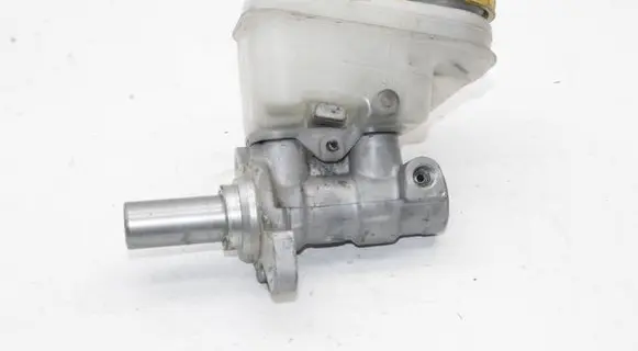 Subaru Forester SJ Master brake cylinder