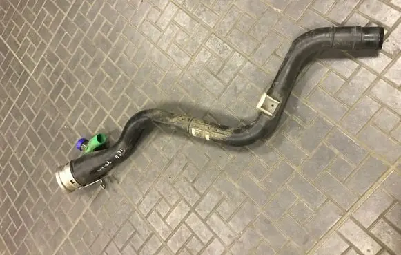 BMW 1 E81 E87 Fuel tank filler neck pipe 230210 0978423 6763868