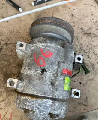 Volkswagen PASSAT B5.5 Air conditioning (A/C) compressor (pump) 5062310501 8D0260805D