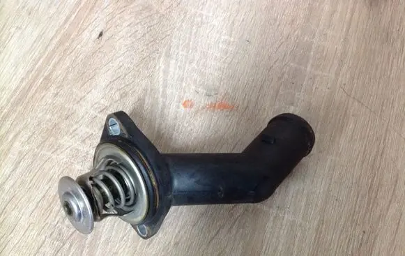 Skoda Octavia Mk2 (1Z) Engine coolant pipe/hose 06A121121C 06A121121D