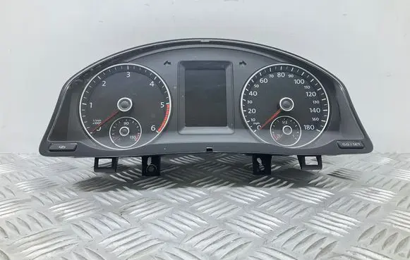 Volkswagen Scirocco Speedometer (instrument cluster) 1K8920973A