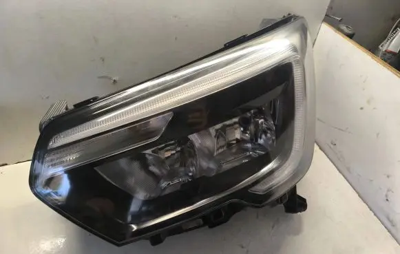 Opel Movano C Headlight/headlamp 260607867R 0021113004 366900804