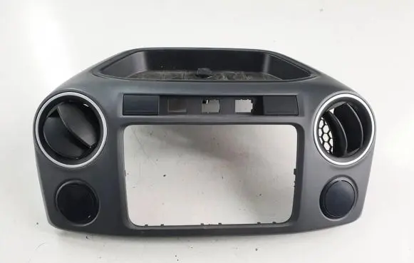 Volkswagen Amarok Radio/GPS head unit trim 7H0857211