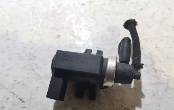 Volkswagen Touareg I Turbo solenoid valve 1J0906627