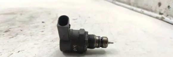BMW 5 E60 E61 Fuel pressure sensor 0281002401