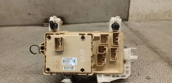 Toyota Corolla Verso AR10 Fuse module 892210F010