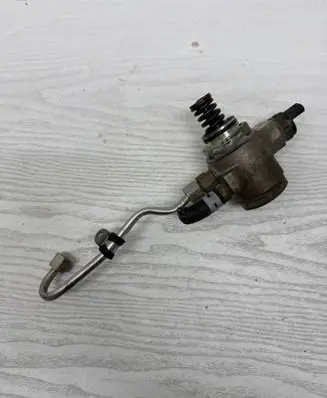 Volkswagen Golf VI Fuel injection high pressure pump