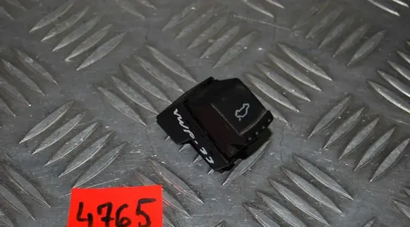 Volkswagen Golf IV Tailgate opening switch 1J0959831A