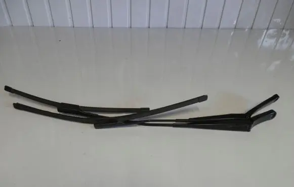 Volkswagen Jetta VI Front wiper blade arm 1K0959126DBFH