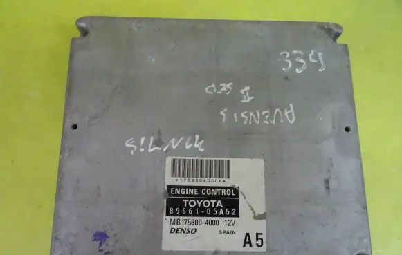 Toyota Avensis T250 Engine control unit/module 8966105A52 89661-05A52 MB175800-4000