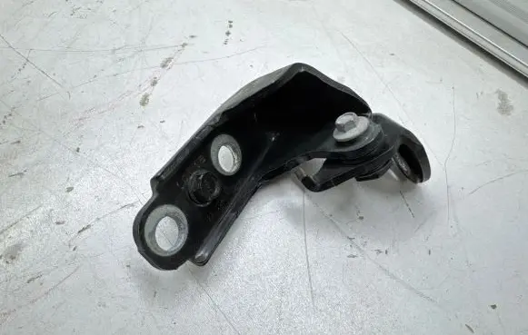 Ford Mustang VI Front door upper hinge 22800 10718 I120136