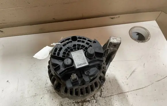 Volvo XC90 Generator/alternator 30658087 0124625024