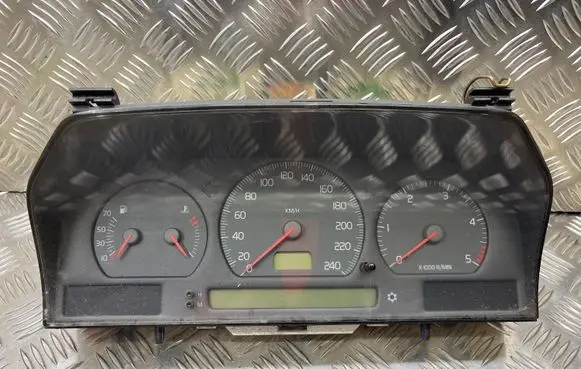 Volvo S70 V70 V70 XC Speedometer (instrument cluster)