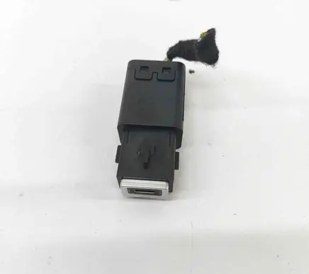 Peugeot 408 II USB socket connector 98380610VV 98313506VV