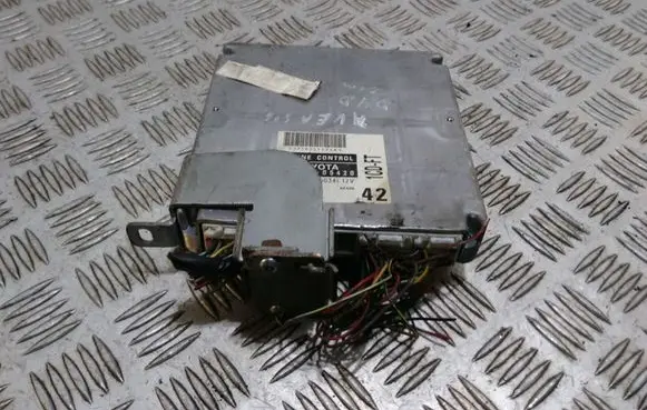 Toyota Avensis T250 Engine control unit/module 896105420