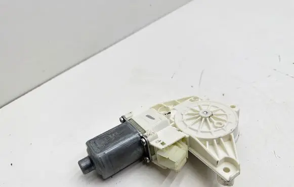 Mercedes-Benz GLE (W166 - C292) Front door window regulator motor A1669060301 937672101
