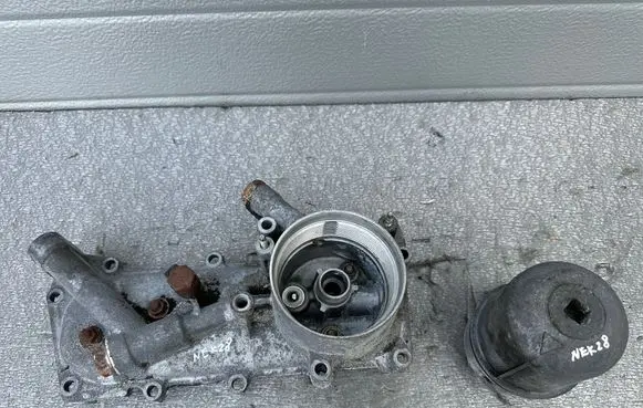 Nissan Patrol Y61 Engine oil radiator 21305VC102