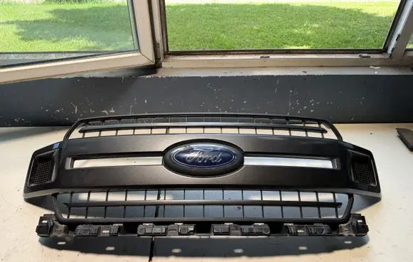 Ford F150 Front bumper upper radiator grill JL348200 348200DAW