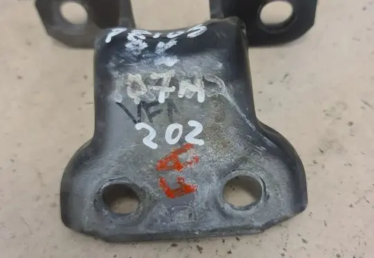 Toyota Prius (XW20) Front door lower hinge 