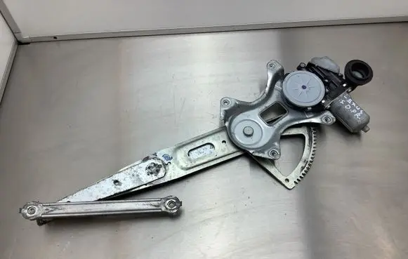 Lexus IS 220D-250-350 Front door window regulator with motor 8571053050