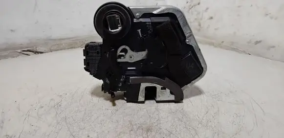 Lexus CT 200H Front door lock