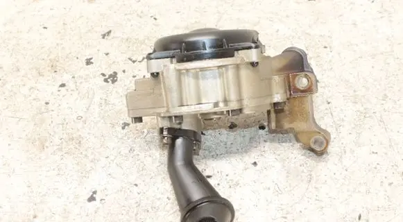 Volkswagen Golf V Oil pump 03C105Q 03C103669E