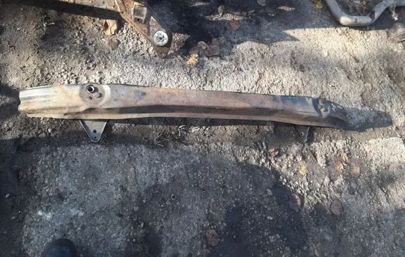 Peugeot 607 Front bumper cross member