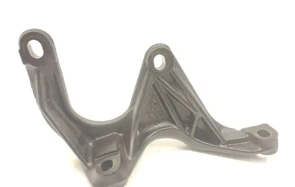 Volvo XC90 Engine mounting bracket 30735708 B020A