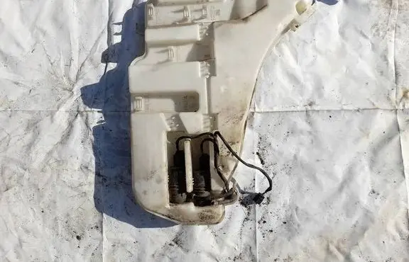 BMW 5 F10 F11 Windshield washer fluid reservoir/tank 8050439 7269663