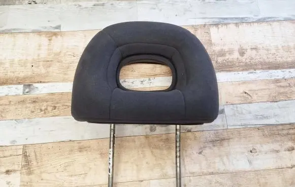 Mitsubishi Outlander Rear seat headrest 